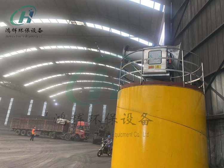 山東原煤堆棚進(jìn)出口40米霧炮機(jī)現(xiàn)場(chǎng)